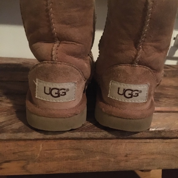 UGG size 6 toddler boots - Picture 2 of 4